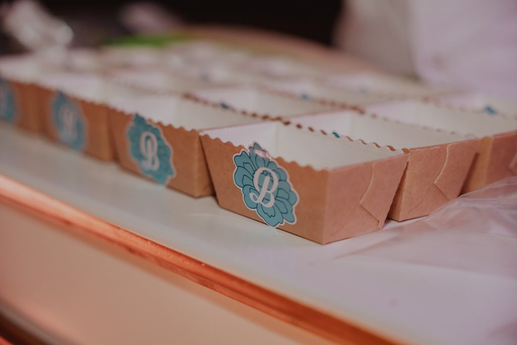 Le scatoline del cake bar con la B di Benedetta
